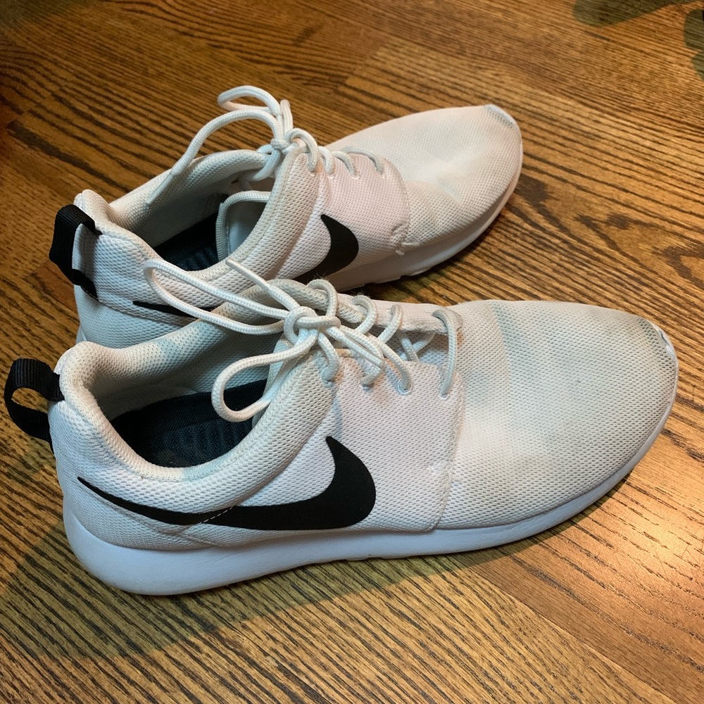 Women’s Nike sneakers